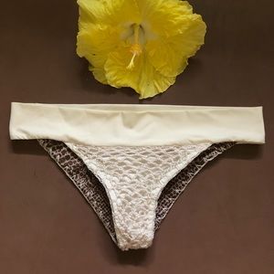 ACACIA Vanilla crochet bottoms S NWOT